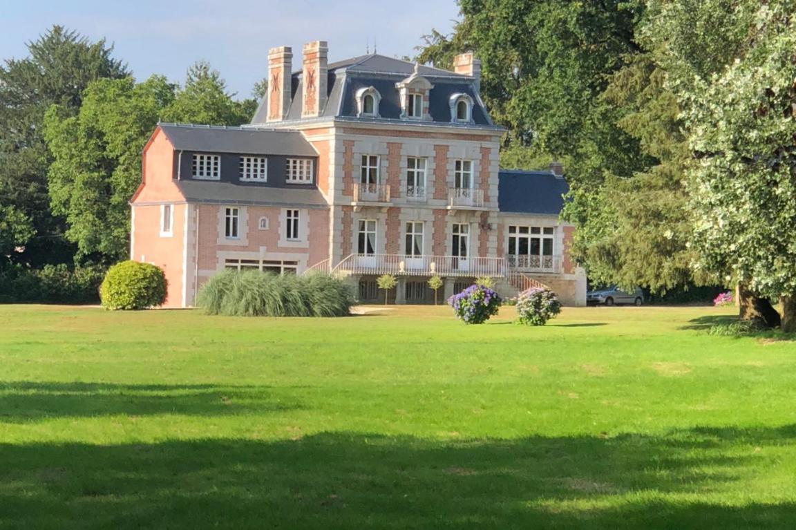 Château de la Chasse Beauvais Romagne  Exterior foto